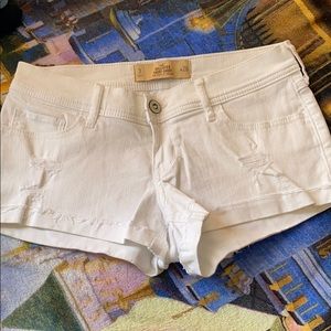 Hollister low rise short-shorts in white
